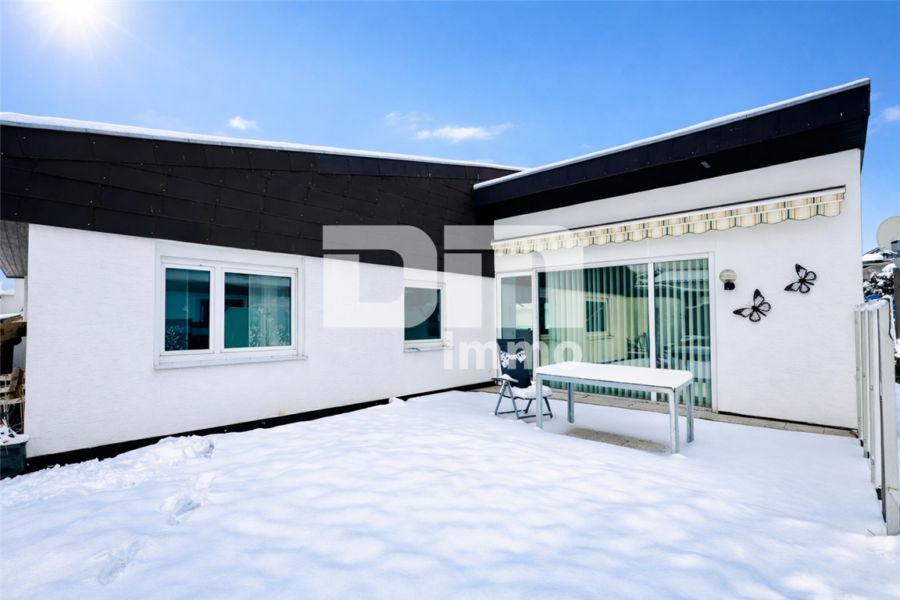 (R)eserviert! Altengerechter gepflegter Bungalow mit Gartenbereich, Terrasse, Garage - Rückansicht / Terrasse